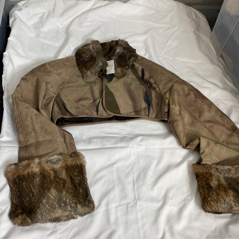 PRICE IS FIRM-This is the jacket Beyoncé wore  Destiny’s child’s SOLDIER video - Picture 4 of 10